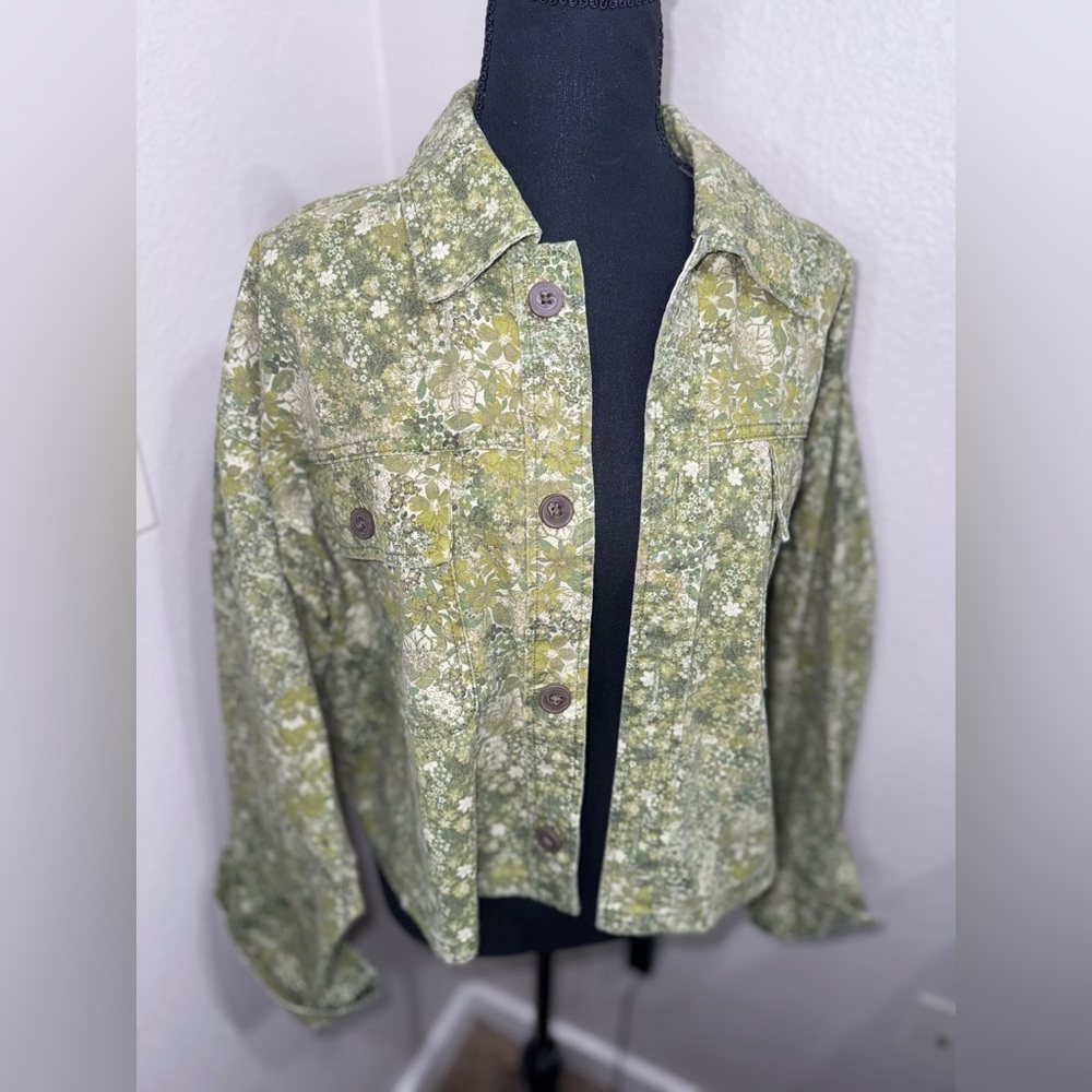 Wild Fable Women’s Green Floral Cottagecore‎ Cropped Canvas Shacket NWT- Medium - Picture 3 of 10